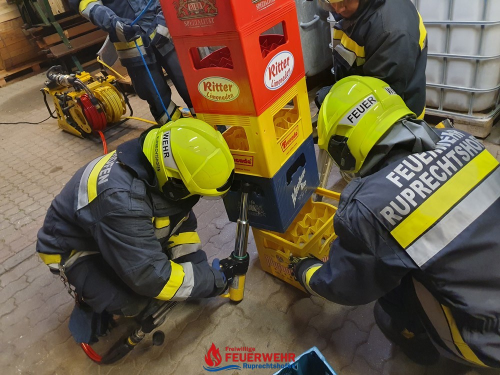 Übung zur Ladungssicherung – Feuerwehr Wolkersdorf